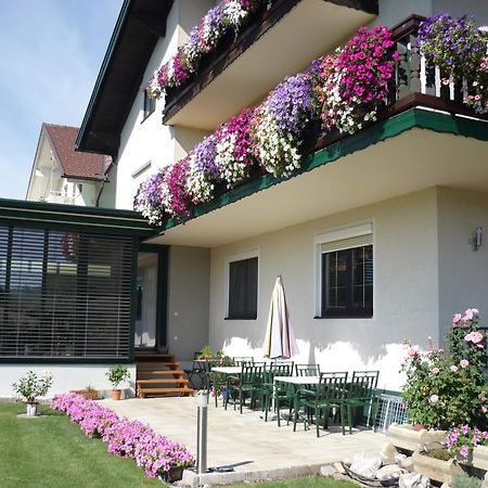 Landhaus Lassnig Мосбург Екстериор снимка