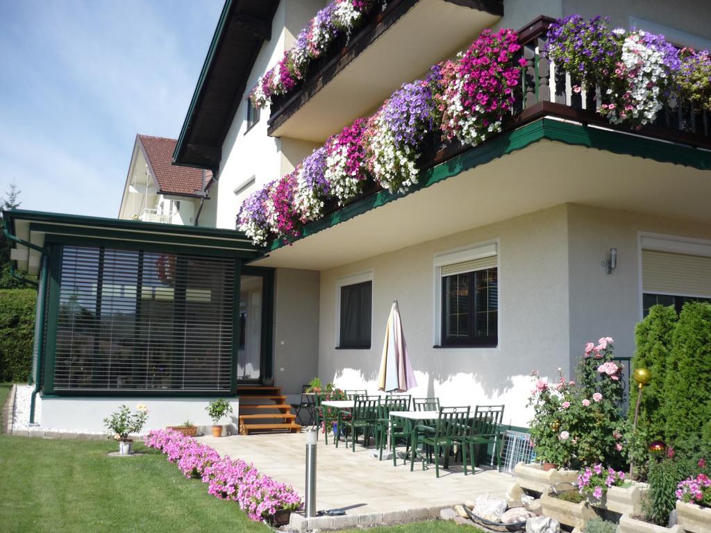 Landhaus Lassnig Мосбург Екстериор снимка